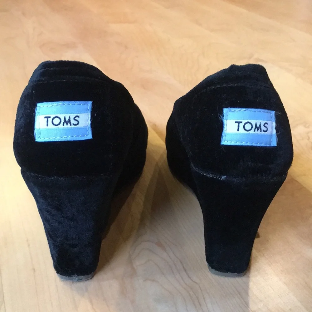 Toms black velvet